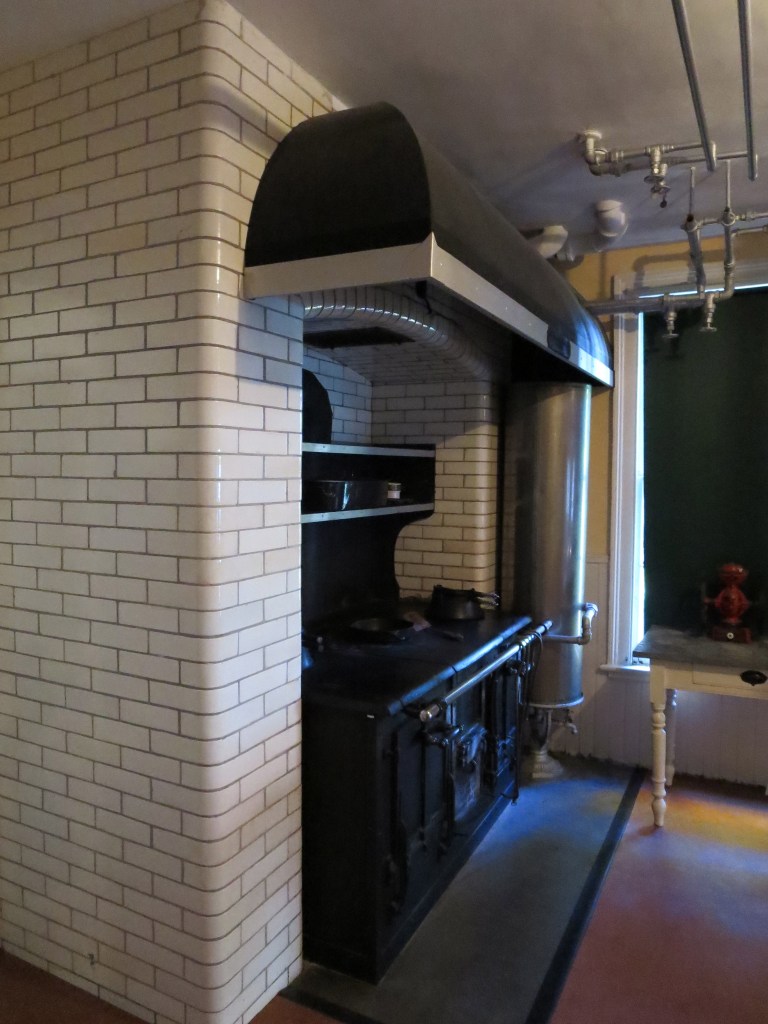 Yes, I want this oven/stove!  That is all.