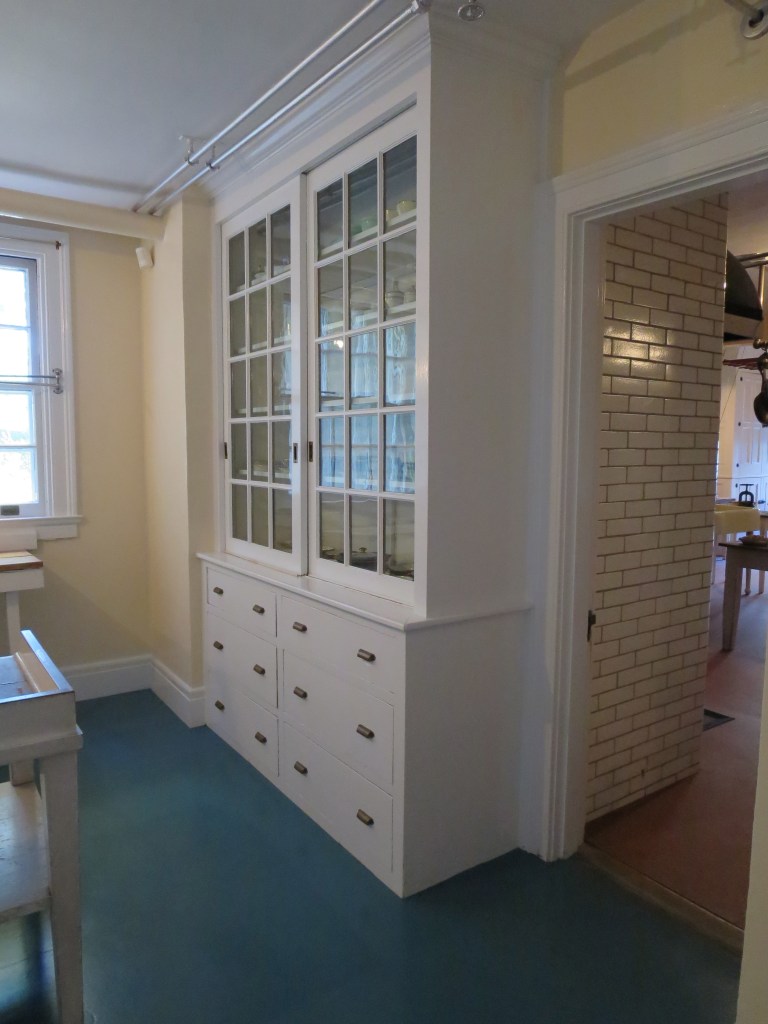 And this butler's pantry!